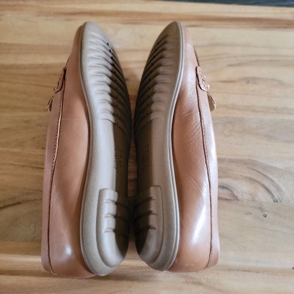 Naturalizer Brown Leather Loafer Women Moccasin Comfort Flat Gold Hardware 7M - Picture 5 of 7